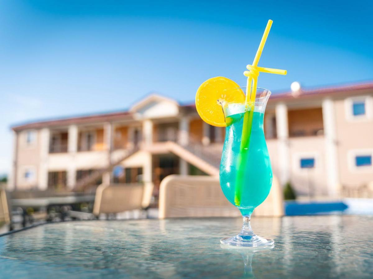 Hotel Royal Garden Niksic Exterior photo